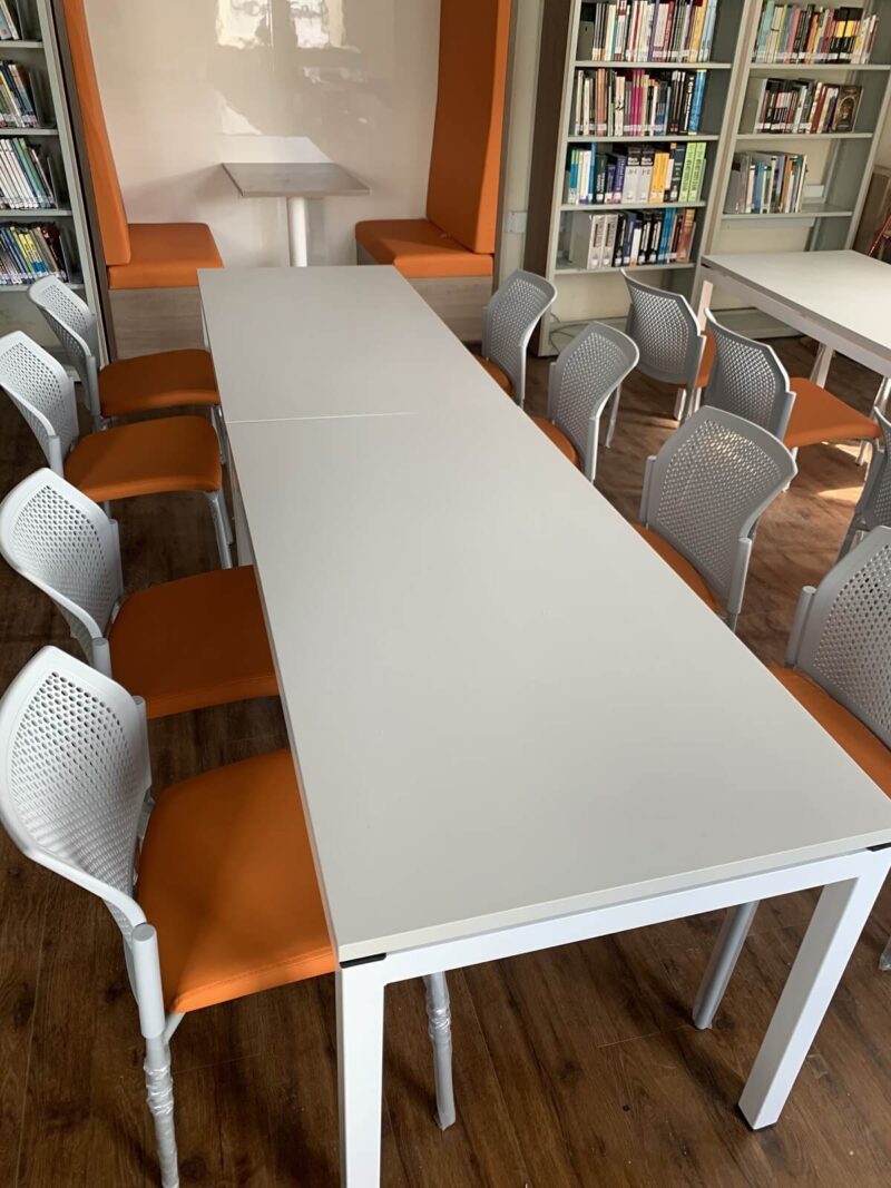 Remodelación-mobiliario-mesa-de-juntas-centro-de-aprendizaje-sena